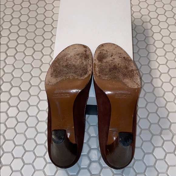 Dark brow Marc Jacobs heels. - Picture 4 of 6